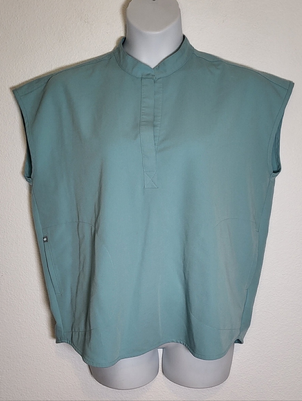 Figs Rafaela Oversized Sleeveless Scrub Top in Seafoam Green Teal size Large - Picture 2 of 7